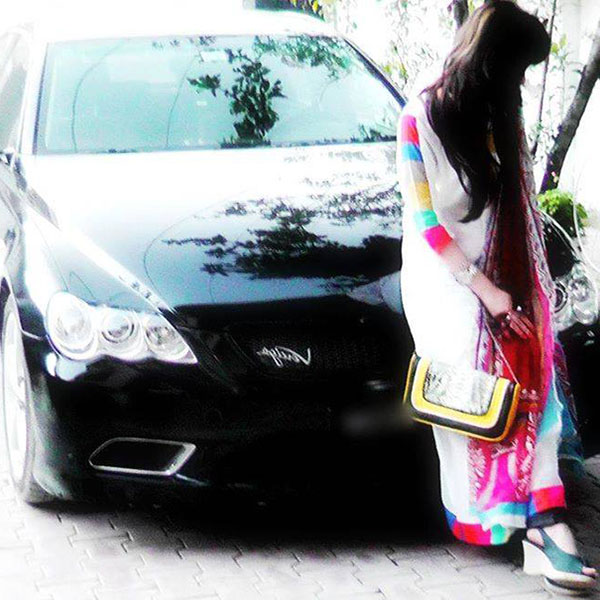 Stylish Cute Cool And Smart Girl Dp Pics With Car