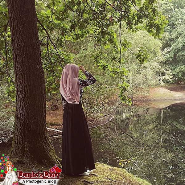 Hijabi-girl-standing-under-tree