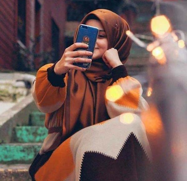cheerful hijabi girl taking selfie