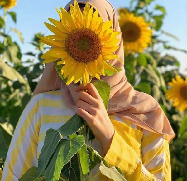 hijabi-girl-hidden face sunflower