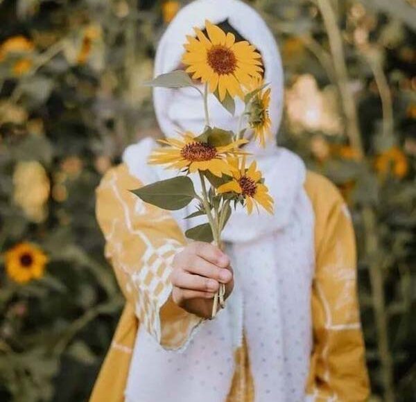 hijabi-girl-in-yellow-outfit
