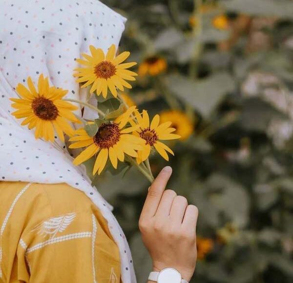 hijabi-girl-with-sunflowers